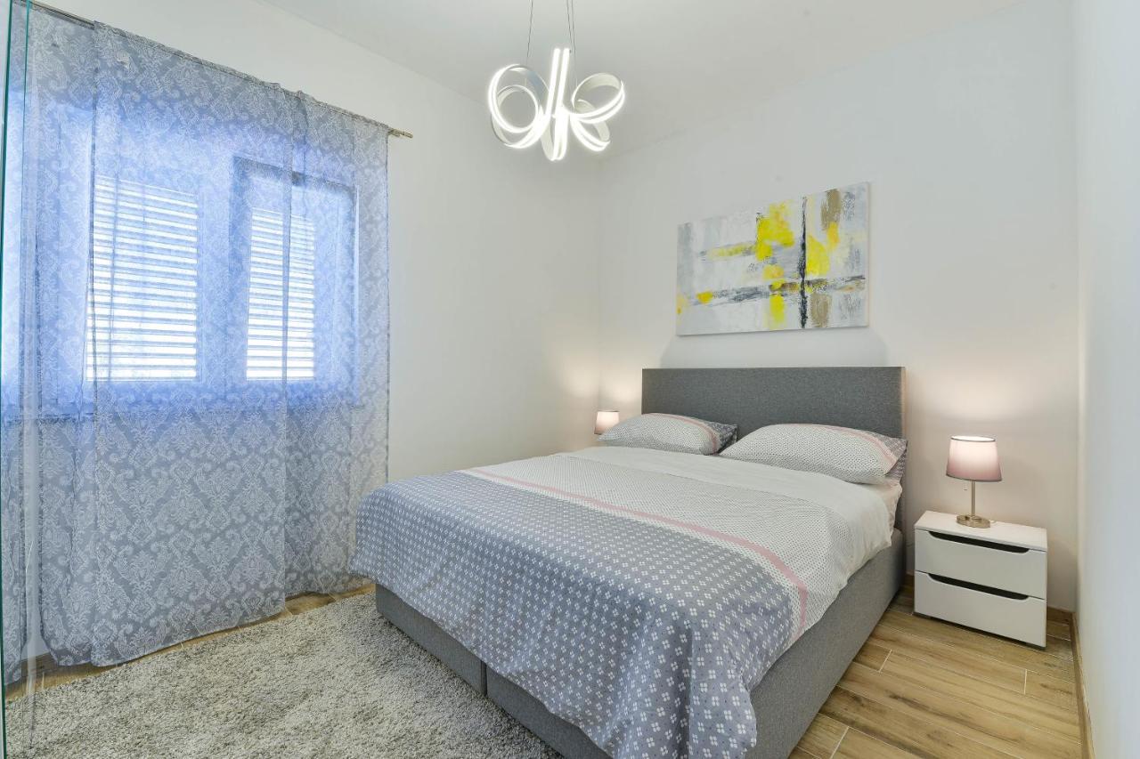 Family Friendly Apartments With A Swimming Pool Zadar - 18098 外观 照片