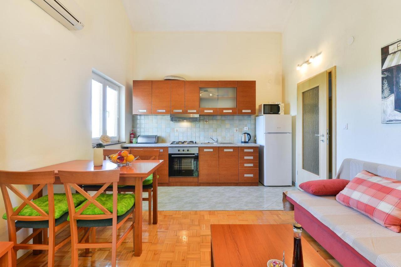 Family Friendly Apartments With A Swimming Pool Zadar - 18098 外观 照片