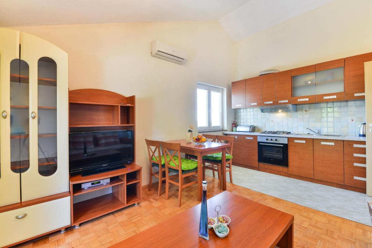 Family Friendly Apartments With A Swimming Pool Zadar - 18098 外观 照片